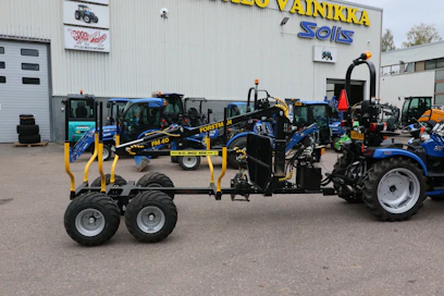 Konetalo Vainikan maahatuoma malli on tällä hetkellä Forstman FT30 -perävaunu, varustettuna FM40-puutavarakuormaimella. Vaunumalli on selkeästi mönkijäkokoluokan vaunuja suurempi.