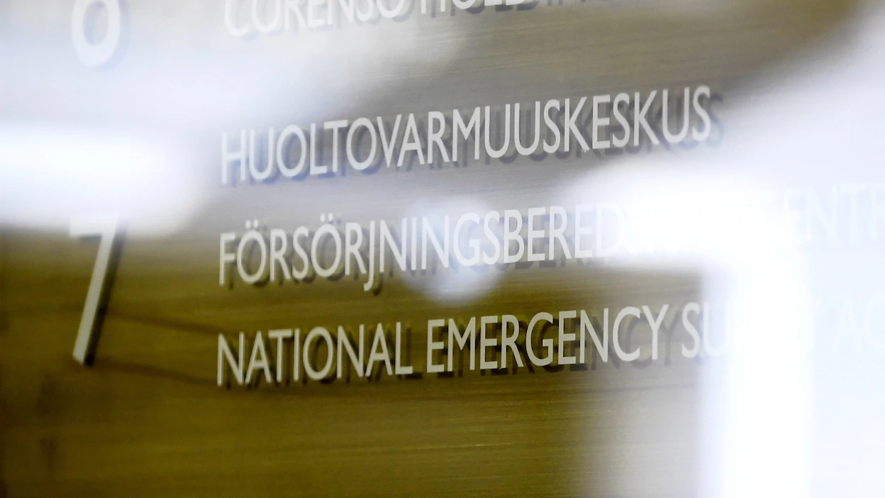 Sodan vaikutus huoltovarmuuteen on näkynyt toistaiseksi lievinä ongelmina yritysten toimintakyvyssä polttoaineiden, raaka-aineiden ja materiaalien hintojen nousun takia. HEIKKI SAUKKOMAA / LEHTIKUVA.