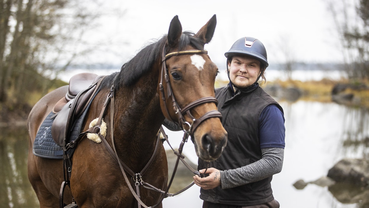 Nuoren yrittäjän toive oman hevostilan ostamisesta kariutui kahdesti pankkikäynneillä. Sami Bollstedt muuttaa Kangasalta Ylöjärvelle, mutta ratsastuskoulutoiminta päättyy tältä erää.