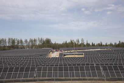 Aurinkopaneelipuisto SunSulkava on noin seitsemän hehtaarin laajuinen. 