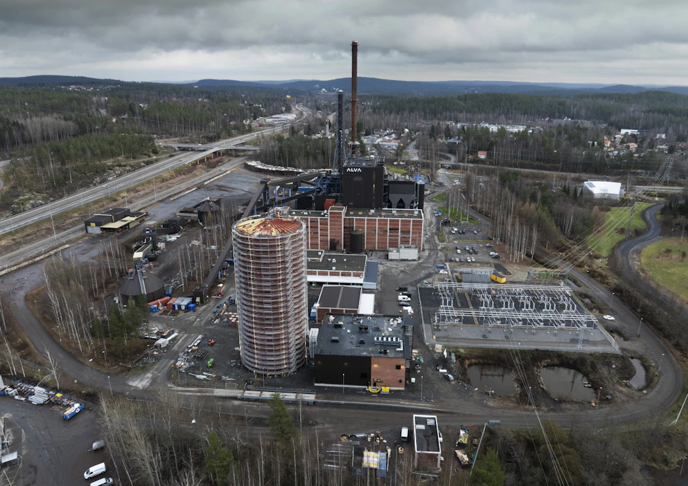 Energiakaupungit ry:n mukaan hallituksen energiapolitiikka vaarantaa sähköjärjestelmän kestävyyden. Kuvassa on Alvan Rauhalahden voimalaitos Jyväskylässä.