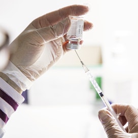 Työmarkkinajärjestöt uskovat, että neljäs rokotekierros työikäisille vähentäisivät sairauspoissaoloja.