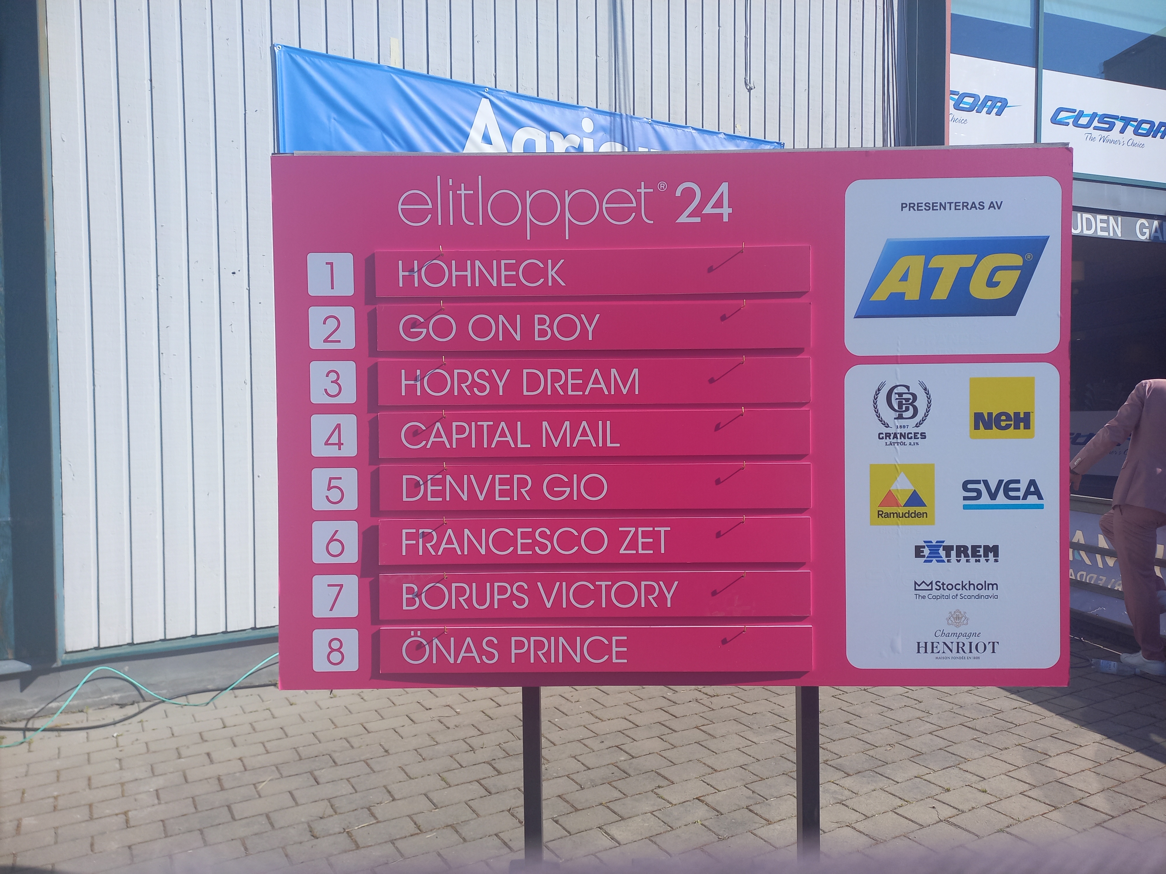 Elitloppet finaali ajetaan Suomen aikaa 18.45. Lähtöradat finaaliin ovat valittu.