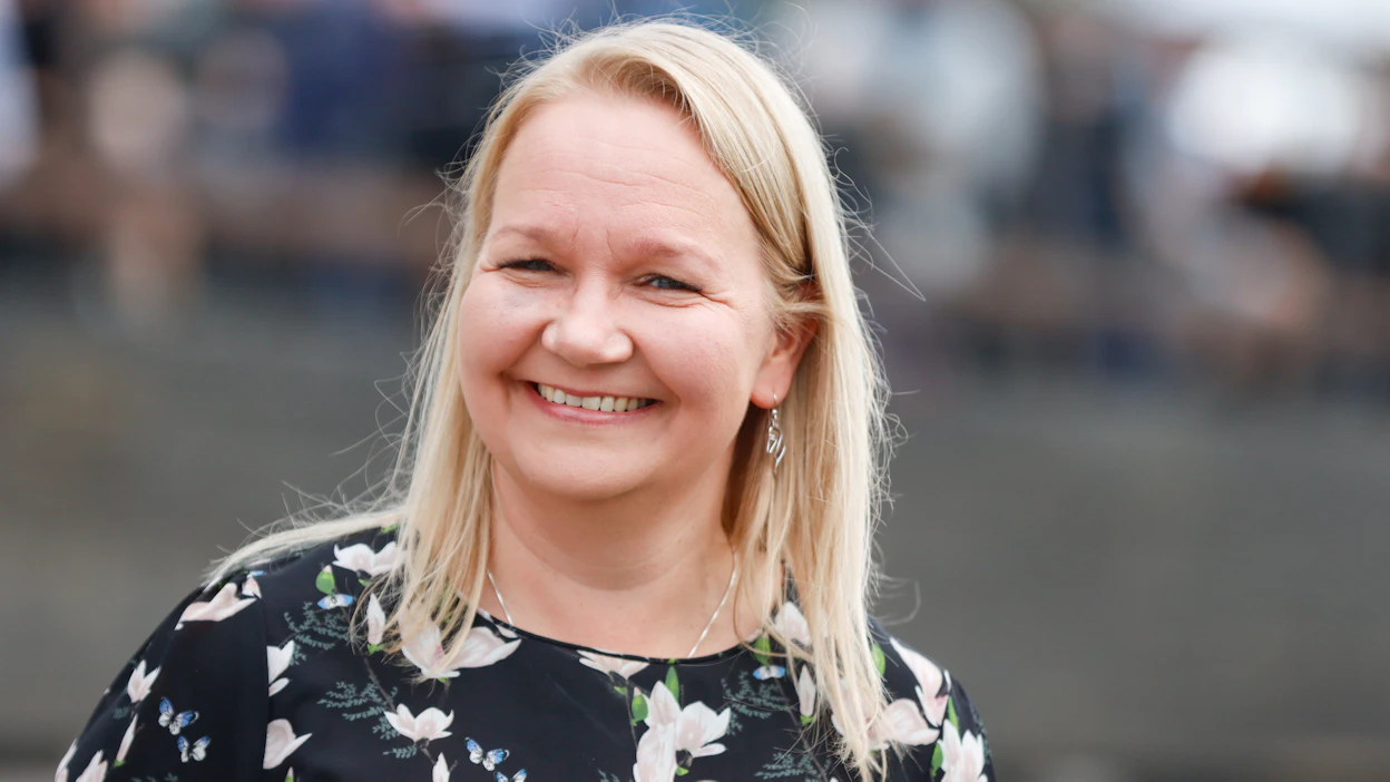 Suomen Hippoksen toimitusjohtaja Minna Mäenpää iloitsee uuden yhteistyösopimuksen julkistuksesta juuri joulun alla.