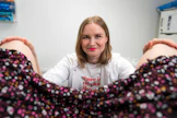 Gynekologi Kia Lampi kertoo, että naiset eivät useinkaan tunnista esivaihdevuosioireitaan. Unettomuutta, kuivaa ihoa ja mielialan vaihteluita saatetaan ihmetellä pitkään ennen lääkäriin hakeutumista ja silloinkin voi saada väärän diagnoosin. 