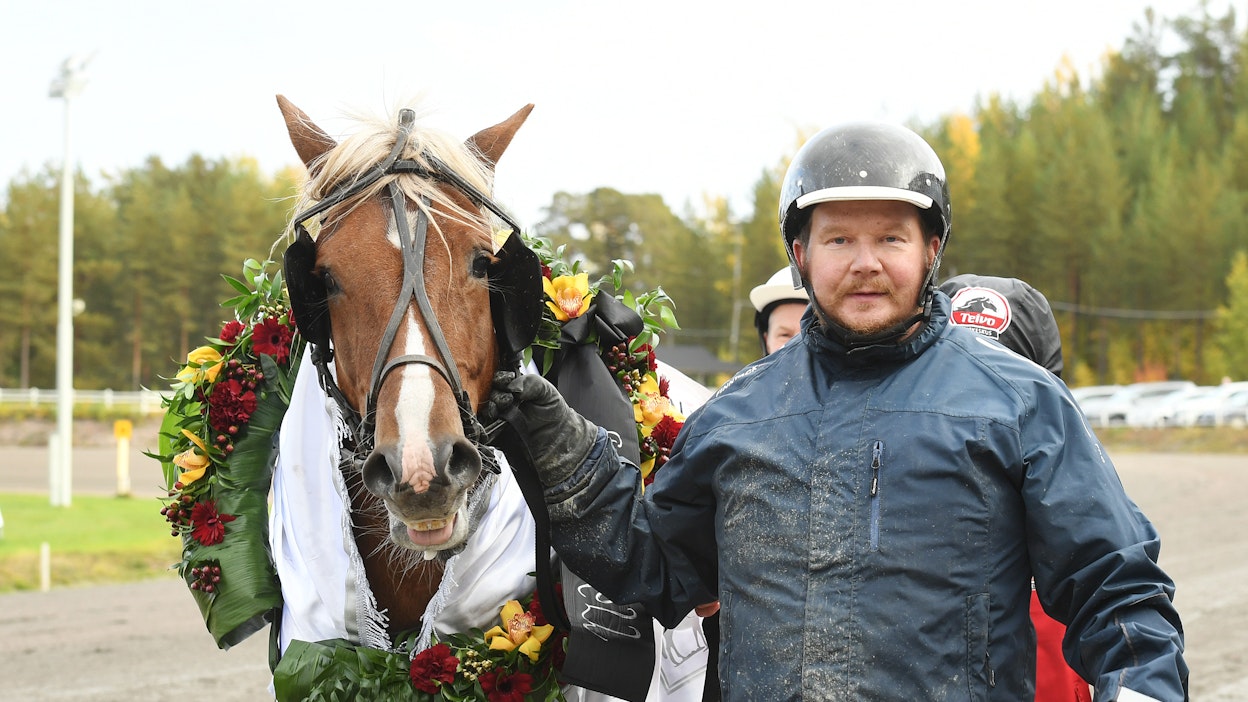 Lipassi ja Heikki Hoffren veivät nimiinsä nelivuotiaiden suomenhevosten ykköskilpailun Kriteriumin Teivossa. Kaksikko jahtaa uutta menestystä lauantaina Porissa. Santtu Raitala ohjastaa hevosta siellä.