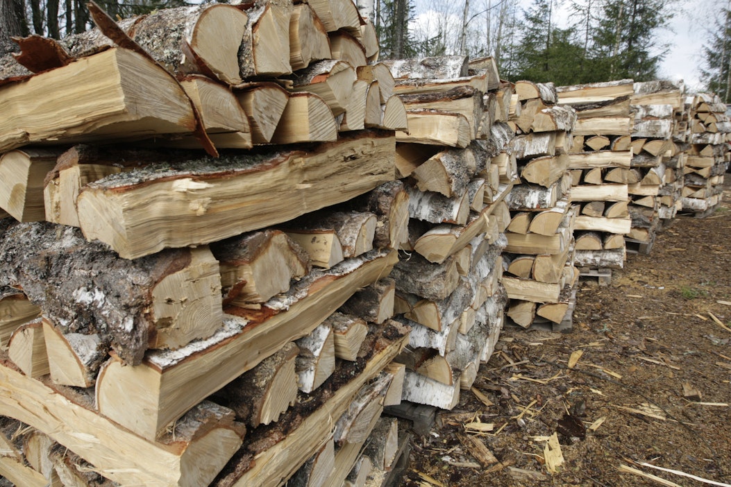 Kotitalouksien puunkäyttötottumukset muuttuvat hitaasti. Talot lämpenevät usein vuodesta toiseen samalla lämmitysmuodolla.