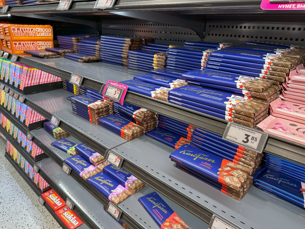 Jatkuvien päänsärkyjen taustalta saattaa paljastua verensokerien heittely, sillä pohjattomassa nälässä tekee herkästi mieli saada nopeasti paljon energiaa. Kuvituskuva.