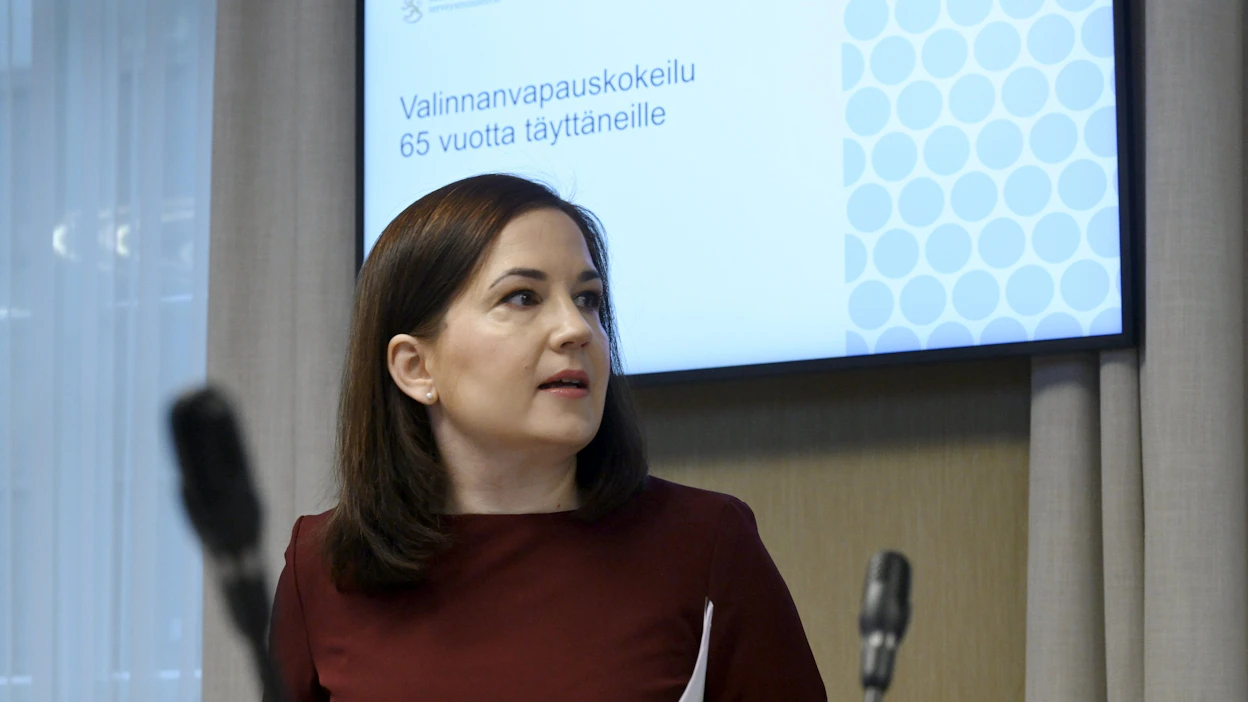 Valinnanvapauskokeilua käsiteltiin Kelan taustatilaisuudessa tiistaina. Paikalla oli muun muassa sosiaaliturvaministeri Sanni Grahn-Laasonen (kok.). LEHTIKUVA / Markku Ulander.