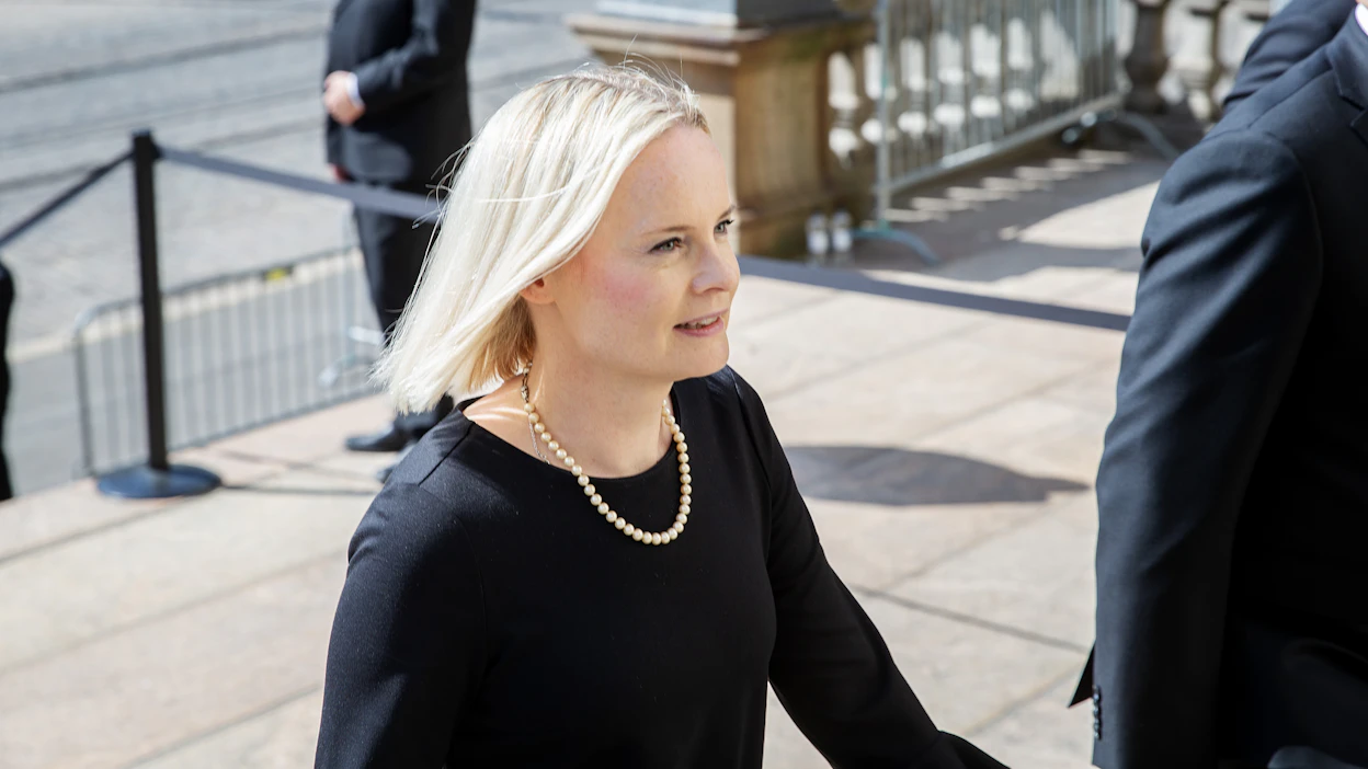 Kirjoittaja vaatii ministeri Purran ympärillä kuohuneeseen rasismikohuun liittyen avointa keskustelua, joka myös dokumentoidaan, eivätkä somealustat riitä tähän.