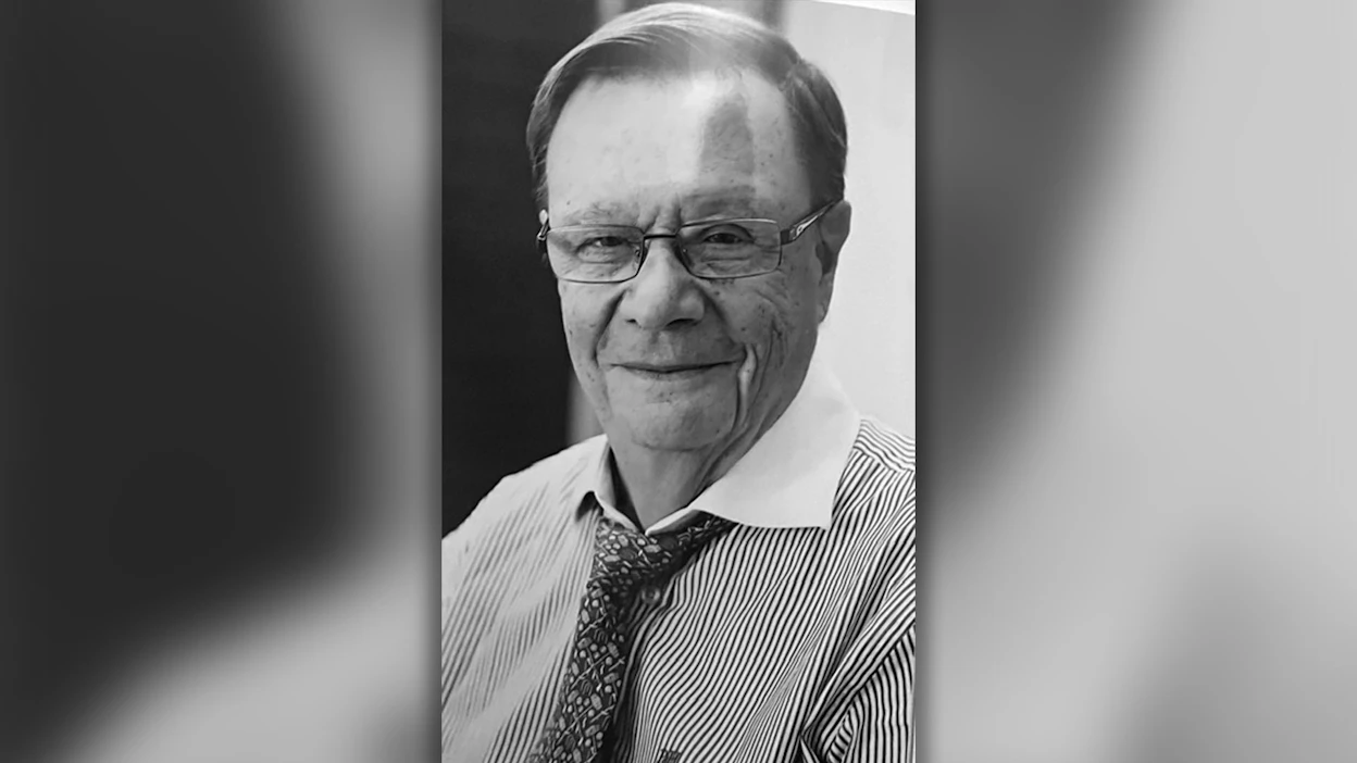 Matti Saarinen (1939–2026) toimi Maatalousyrittäjien eläkelaitoksessa Melassa eläkeasioiden johtavana asiantuntijalääkärinä.