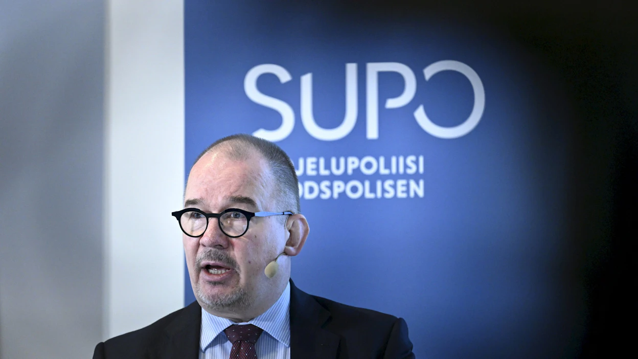 Suojelupoliisin päällikkö Antti Pelttari kansallisen turvallisuuden katsauksen julkistustilaisuudessa. LEHTIKUVA / Heikki Saukkomaa.