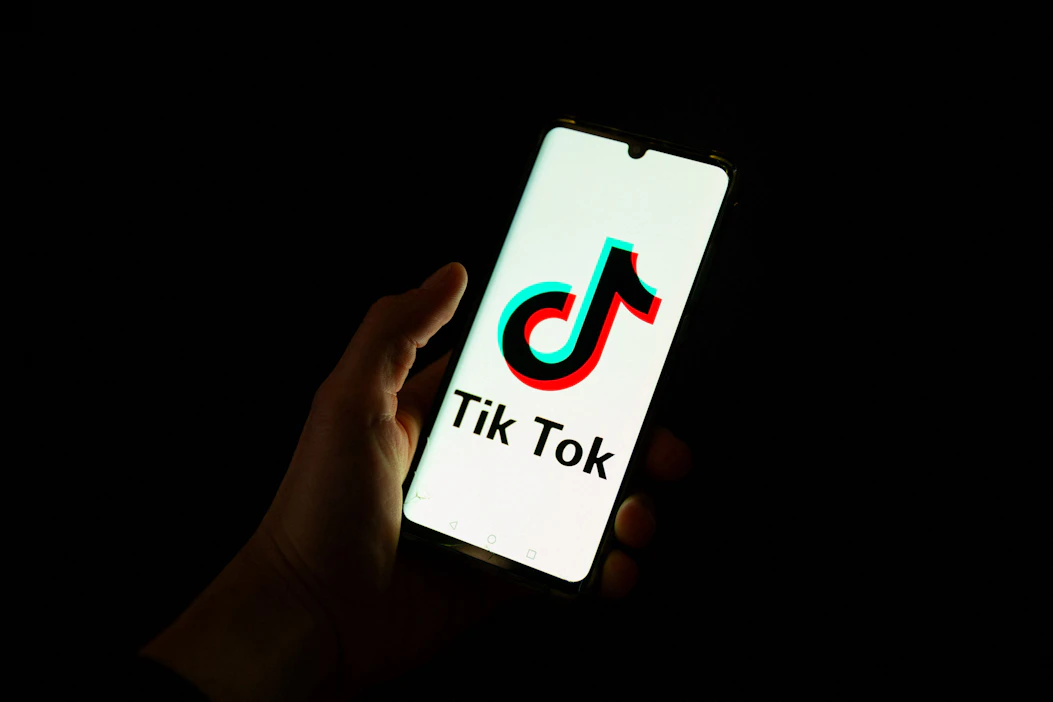 Esitutkinnan perusteella kolmen nuoren tarkoituksena oli kiivetä Teiskon alueella sijaitsevaan radiomastoon kuvaamaan sisältöä Tiktok-haasteeseen. LEHTIKUVA / AFP.