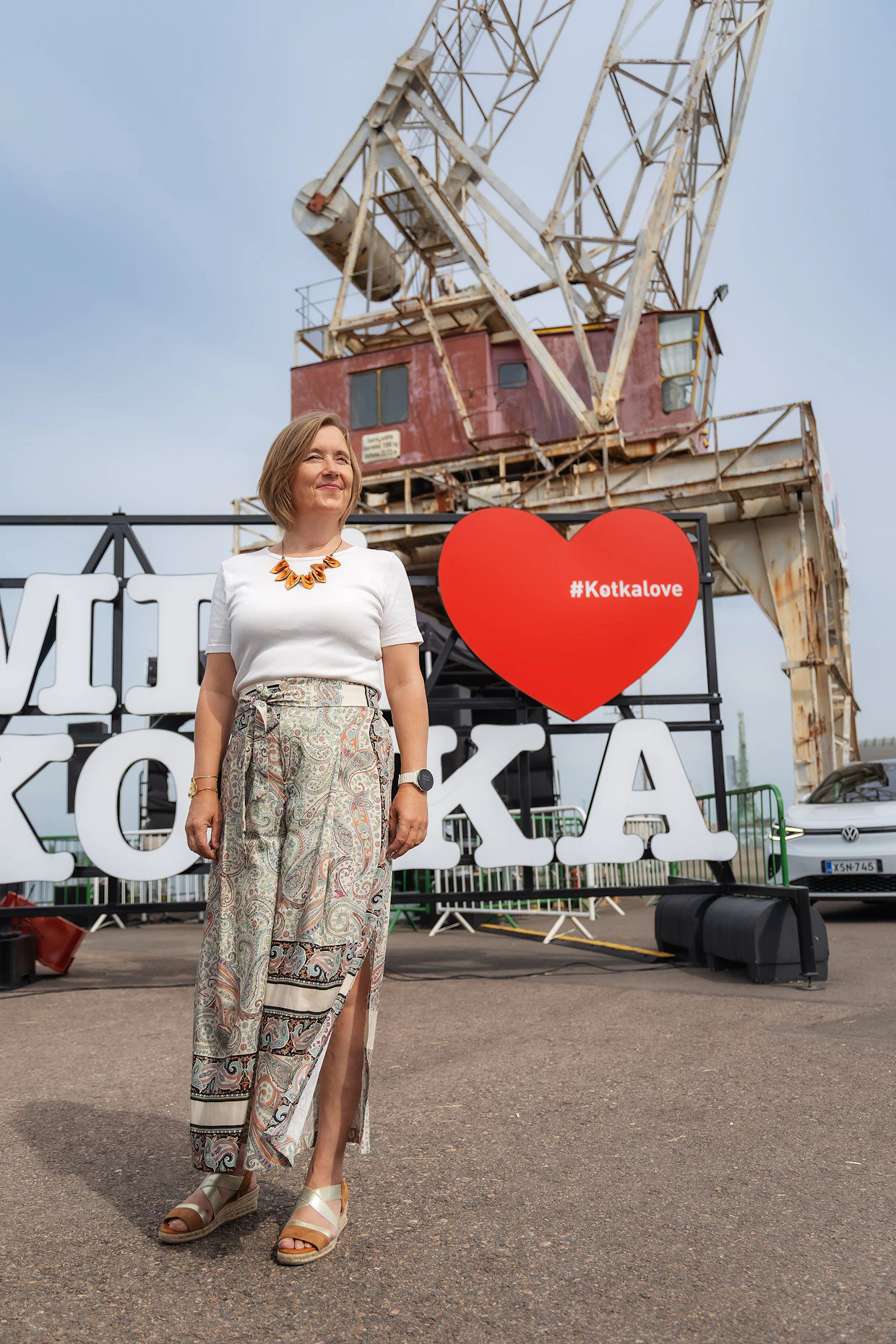 Aina välillä Julia Ahvenainen pohtii, pitäisikö koti-Suomesta ostaa kesämökki, mutta toistaiseksi hänelle on riittänyt se, että äidin, siskon ja ystävien luokse Kotkan seudulle pääsee aina tarvittaessa.