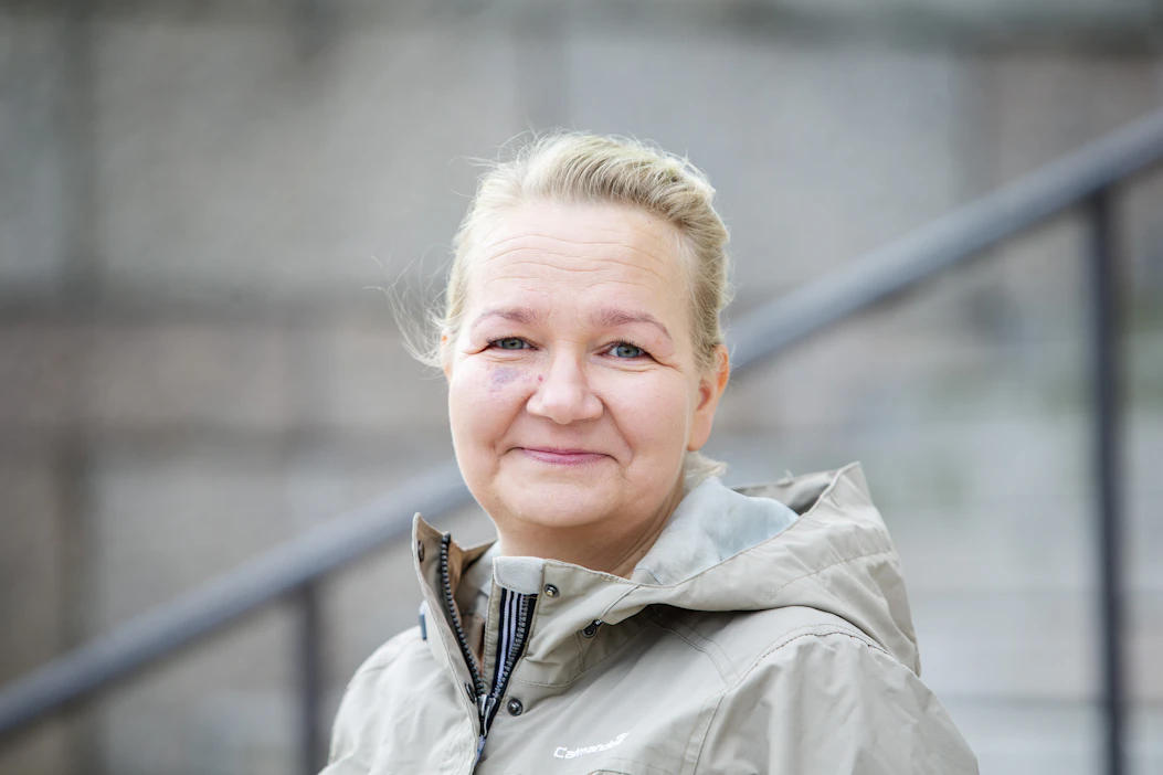 Suomen Hippoksen toimitusjohtajalla Minna Mäenpäällä on kiire syksy. Kilpailukalenterissa on tällä kertaa erityisen kova työ ja päällä on myös Hippoksen raviurheilujohtajan haku.
