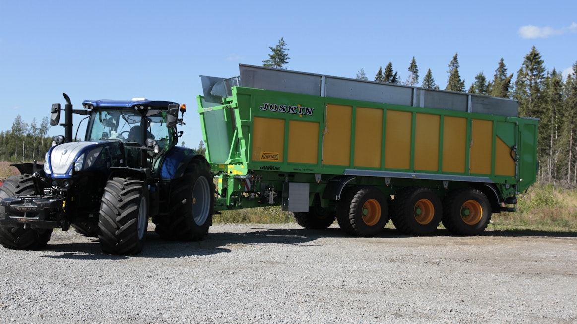 Drakkarissa on kantava runko, jonka päällä lavarakenne lepää. Joskinin mukaan kuorma- ja ajorasitus kohdistuu näin vaunun runkoon, ei lavarakenteisiin. Hydraulinen vetopuomin jousitus on vakiona kolmiakselisissa vaunuissa. Sen voi lukita sähköisesti.