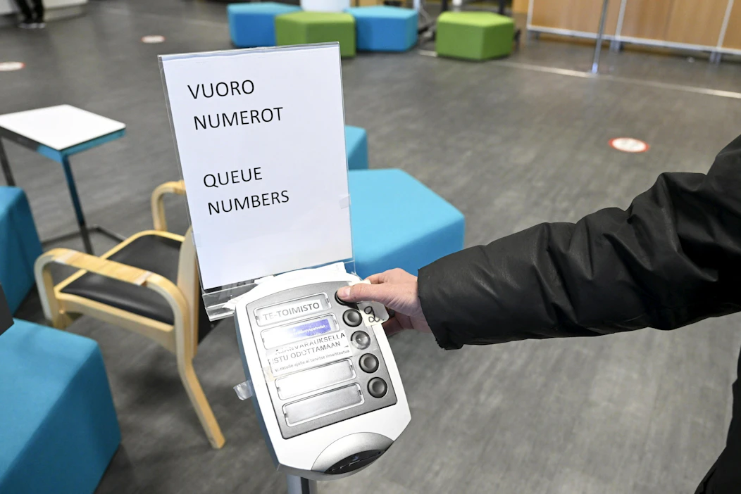 Mministeriön katsauksesta ilmenee, että työttömien työnhakijoiden määrä nousi lokakuussa 29 100 henkilöllä vuodentakaisesta. LEHTIKUVA / Vesa Moilanen.