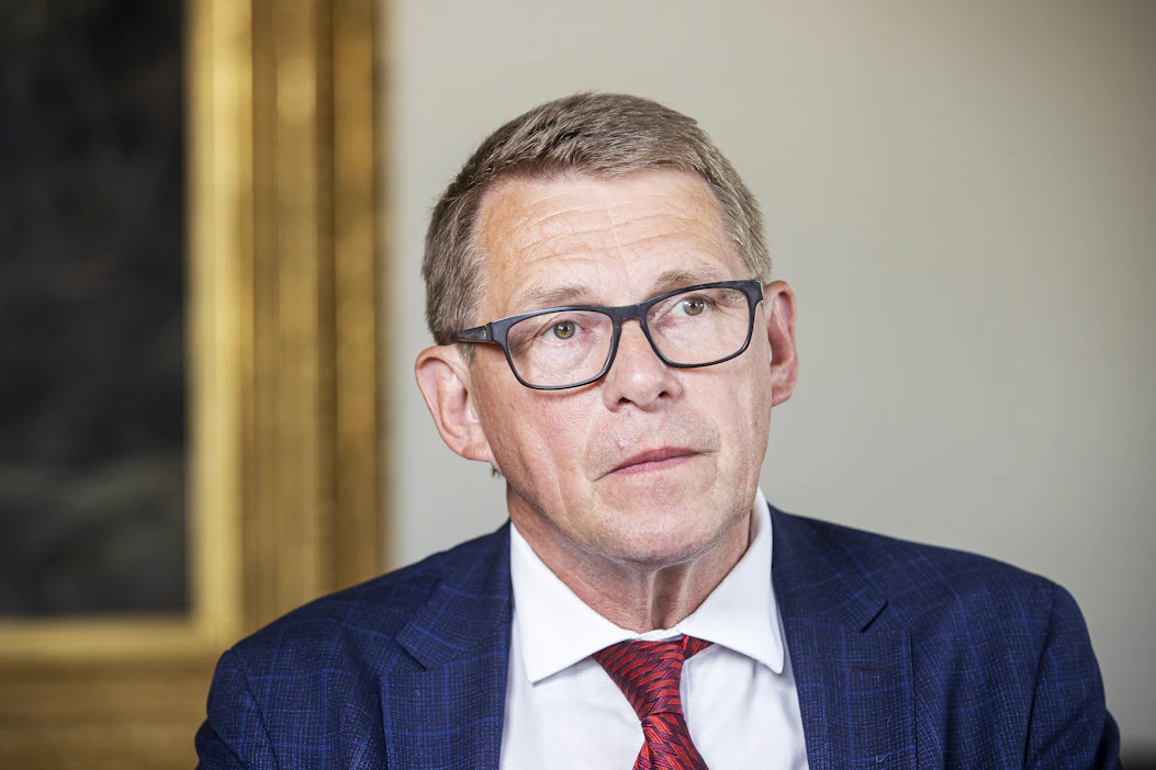 Matti Vanhasen mukaan olisi viisasta, että kaikki eduskuntaryhmät ja puolueet saadaan sitoutettua isoissa kansallisissa kysymyksissä yhteisen linjan taakse.