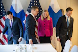 Presidentti Stubb, ministerit Valtonen ja Häkkänen sekä USA:n ulkoministeri Marco Rubio (vasemmalla) yhteiskuvan jälkimainingeissa.
