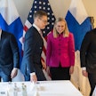 Presidentti Stubb, ministerit Valtonen ja Häkkänen sekä USA:n ulkoministeri Marco Rubio (vasemmalla) yhteiskuvan jälkimainingeissa.