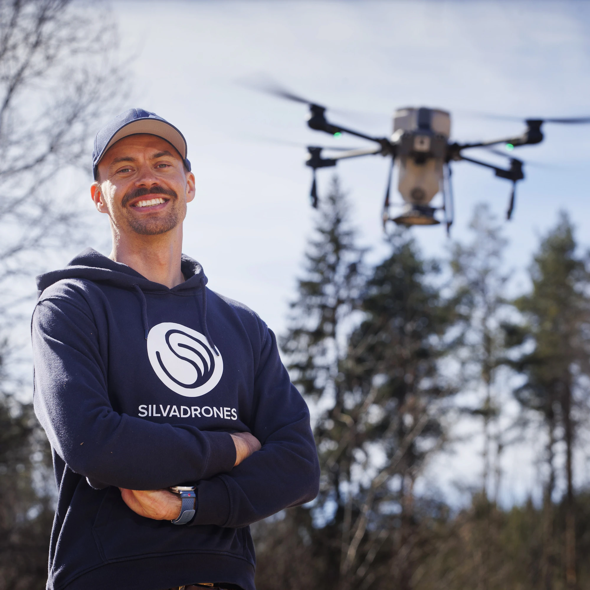 Lannoitusdrone on vielä uransa päättäneelle maajoukkuehiihtäjä Perttu Hyväriselle uusi työkalu, mutta sen haltuunotto on jo alkanut.