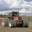 Stefan Willner käyttää vuoden 1988-mallin Fiatagri 180–90 traktoria kylvökoneen vetoon, koska se on eri etuakselin ansiosta ketterämpi kuin pari vuotta vanhempi 160–90. Teho riittää hyvin neljä metrin leveän Väderstad Rapidin vetoon. Traktorissa on valinnaisvarusteena toimitettu PowerShift-vaihteisto, jossa on neljä ilman kytkintä vaihdettavaa pikavaihdetta.