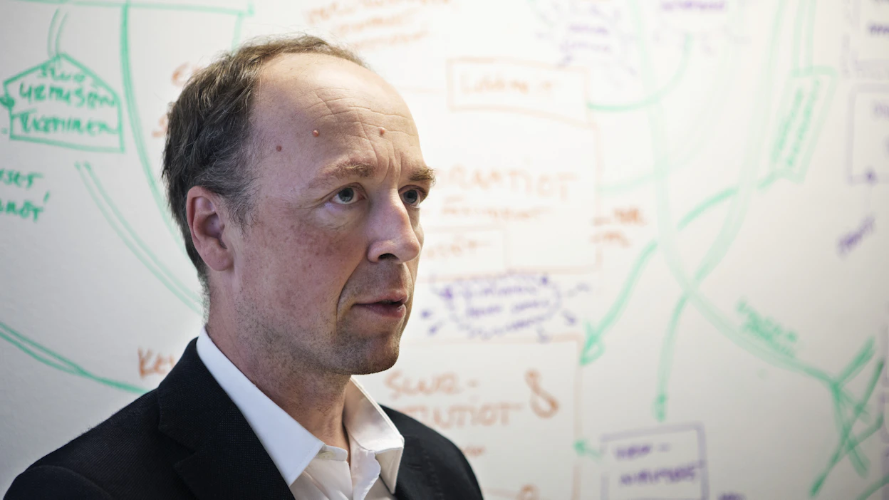 Jussi Halla-aho ei kommentoi MT:lle, että tulisiko uutta vaunukalustoa lähettää Ukrainaan, mutta näkee vastahyökkäyksen tukemisen tärkeänä.