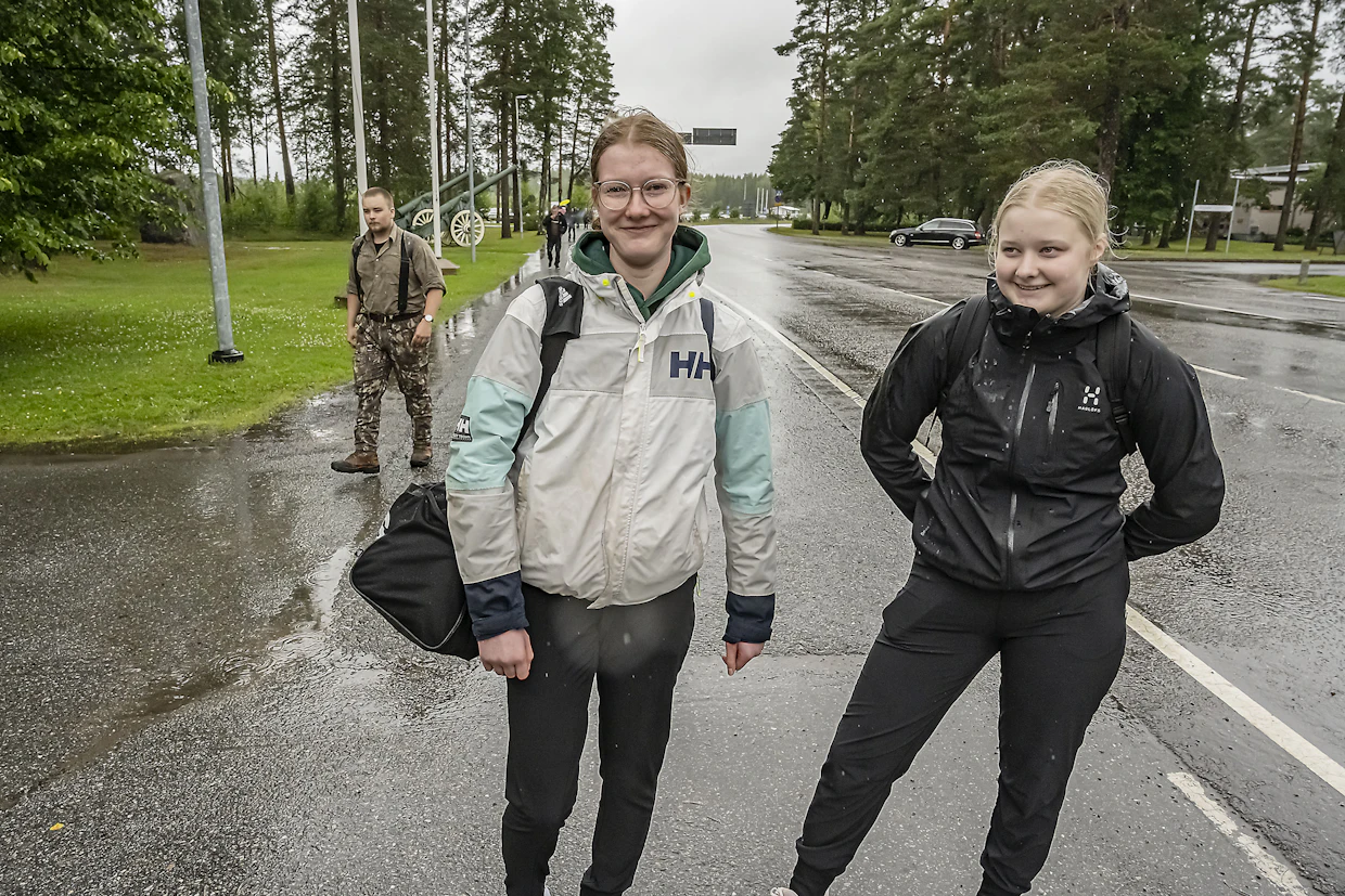Jonna Porri ja Milla Lindfors Porista astuivat palvelukseen tsemppiasenteella.