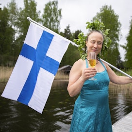 Nosta lippu salkoon ja malja Suomen luonnon kunniaksi!