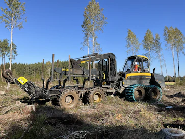 MG-Combi on Risutec Oy:n kehittämä kuormatraktorin lisälaite. Se mahdollistaa maanmuokkauksen suorittamisen uudistusaloilla, kun oksa- ja latvusmassaa noutava kone ajaa tyhjänä työmaalla.