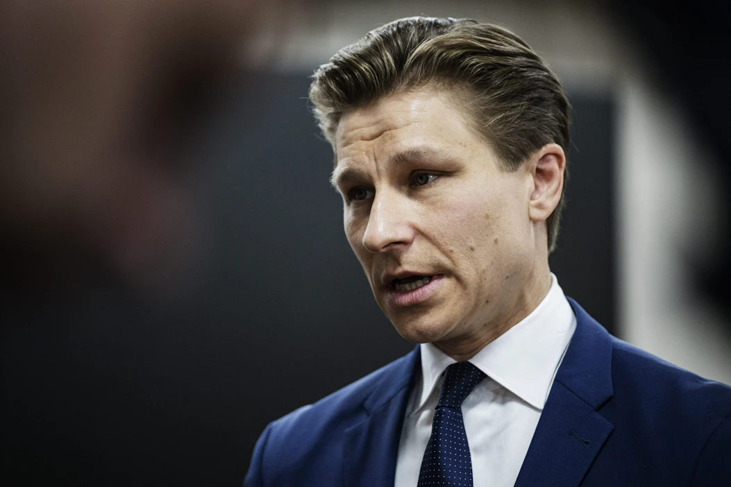 Puolustusministeri Antti Häkkäsen (kok.) mukaan kiinteistöt ovat yksi hybridivaikuttamisen väylä. LEHTIKUVA / Roni Rekomaa.