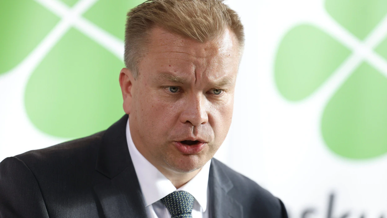 Antti Kaikkonen arvostelee tiedotteessa yleisen arvonlisäverokannan nostoa. LEHTIKUVA / RONI REKOMAA.