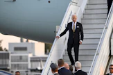 Presidentti Bidenilla on ensin kahdenvälinen tapaaminen presidentti Sauli Niinistön kanssa, minkä jälkeen muiden Pohjoismaiden johtajat liittyvät keskusteluihin. Biden saapui Suomeen keskiviikkona. LEHTIKUVA / EMMI KORHONEN.