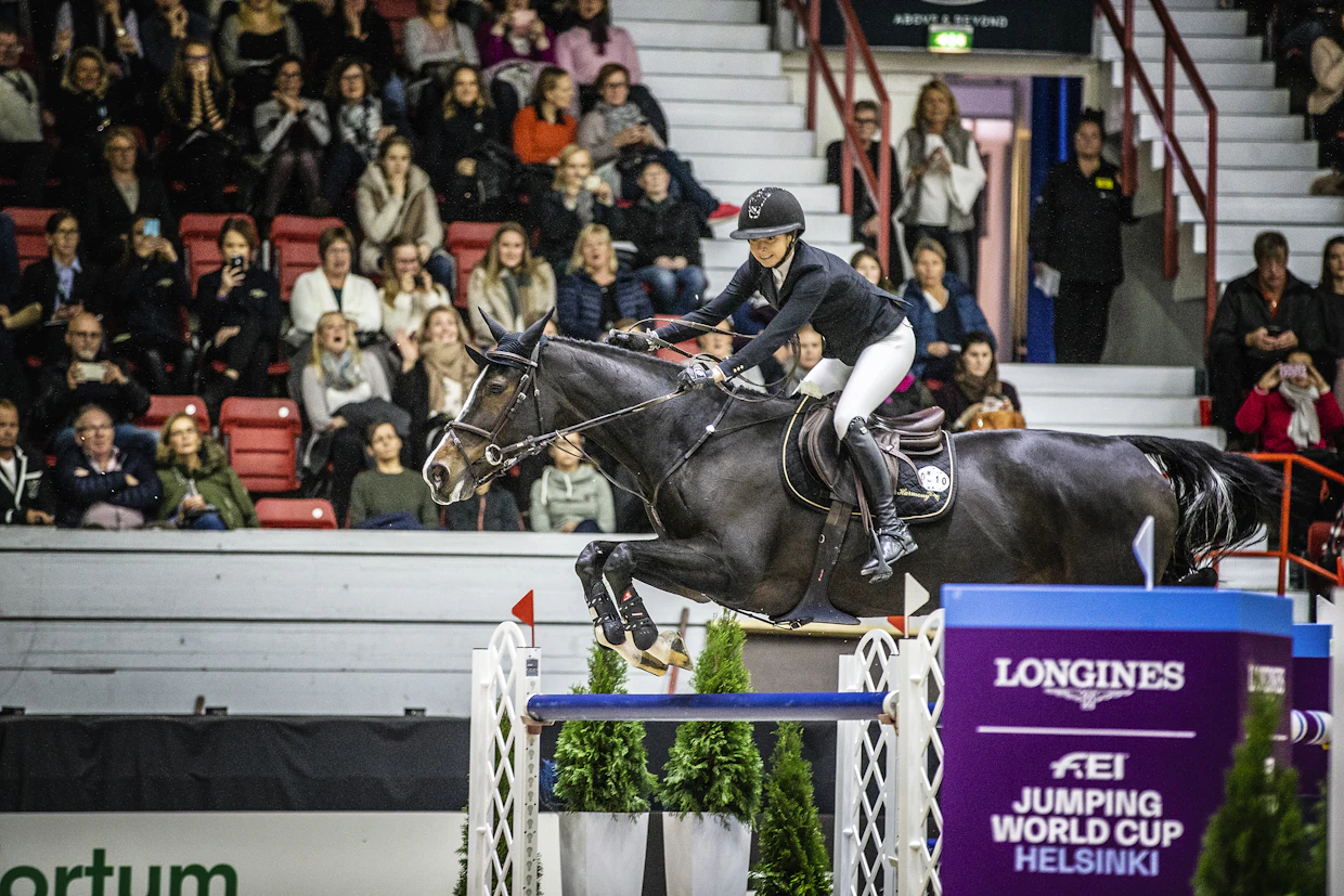 Hevosten käytön kilpaurheilussa hyväksyy 75 prosenttia suomalaista. Arkistokuvassa Anna-Julia Kontio ja Ornellaia Helsinki International Horse Showssa vuonna 2018.