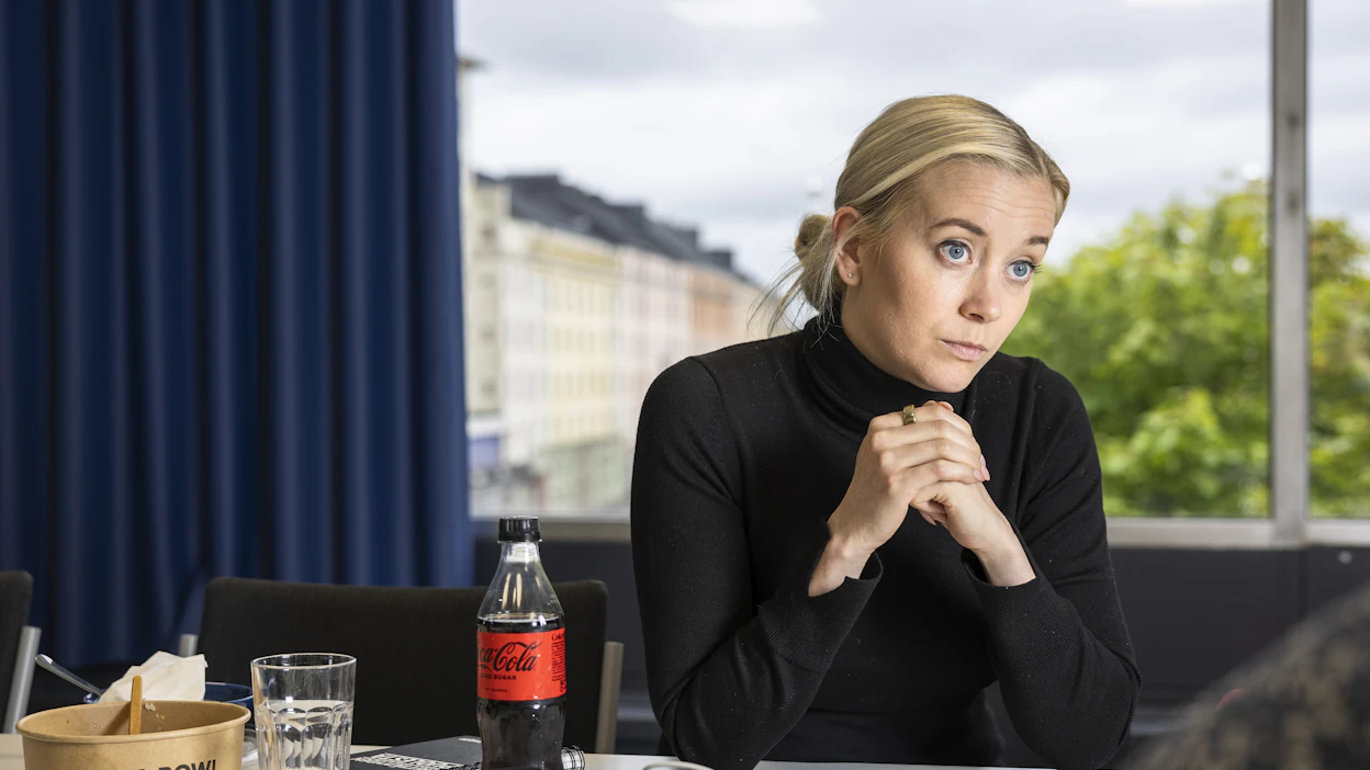 Sofia Virta haluaa murtaa mielikuvan vihreistä pelkästään kaupunkilaisena puolueena. Hän itsekin syö välillä lihaa ja autoilee. Miesystävä puolestaan on kotoisin maa- ja hevostilalta ja harrastaa metsästystä.