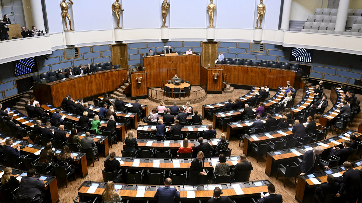 Eduskunta äänestää tiedonannon käsittelyn päätteeksi hallituksen luottamuksesta perjantaina.