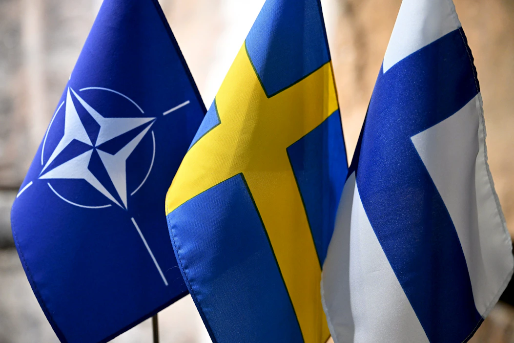 Tutkimuksen mukaan Naton maine on suuren yleisön joukossa vain kohtalaisella tasolla Suomessa ja Ruotsissa. LEHTIKUVA / Vesa Moilanen.