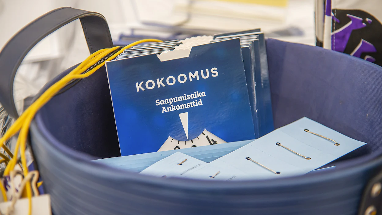 Puoluekokousväelle oli tarjolla tuttuja puheenaiheita.