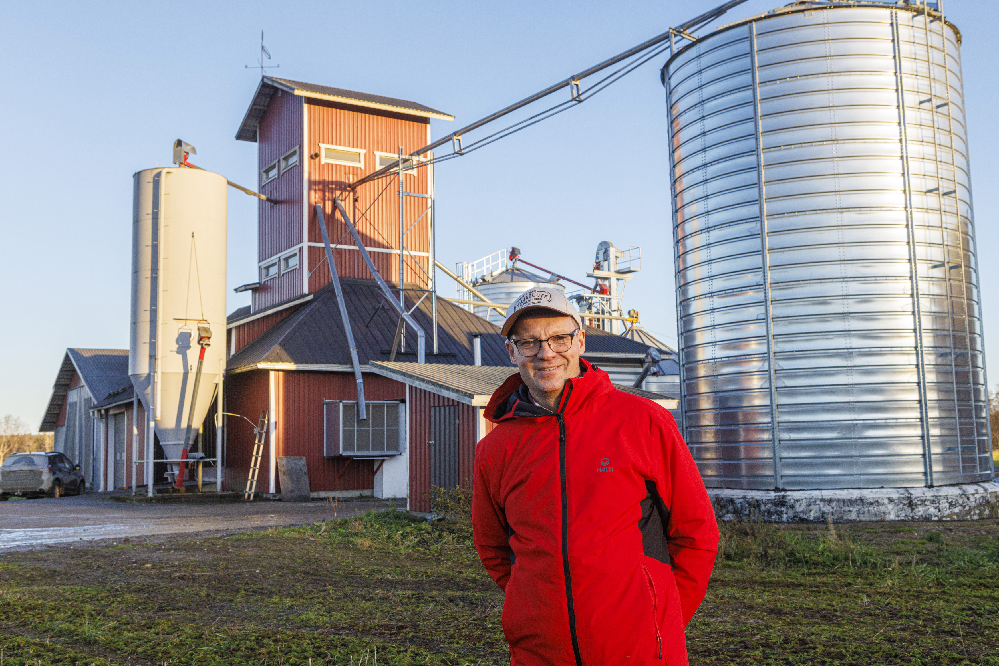 Petri Karjalainen iloitsee siitä, että on pystynyt luomaan toimivan yrityksen omalle sukutilalleen.
