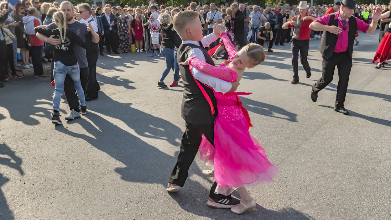 Lapset pääsivät esittelemään tanssitaitojaan Seinäjoen kaduilla vuonna 2019. Yle televisioi Tangomarkkinoita viimeksi vuonna 2016.