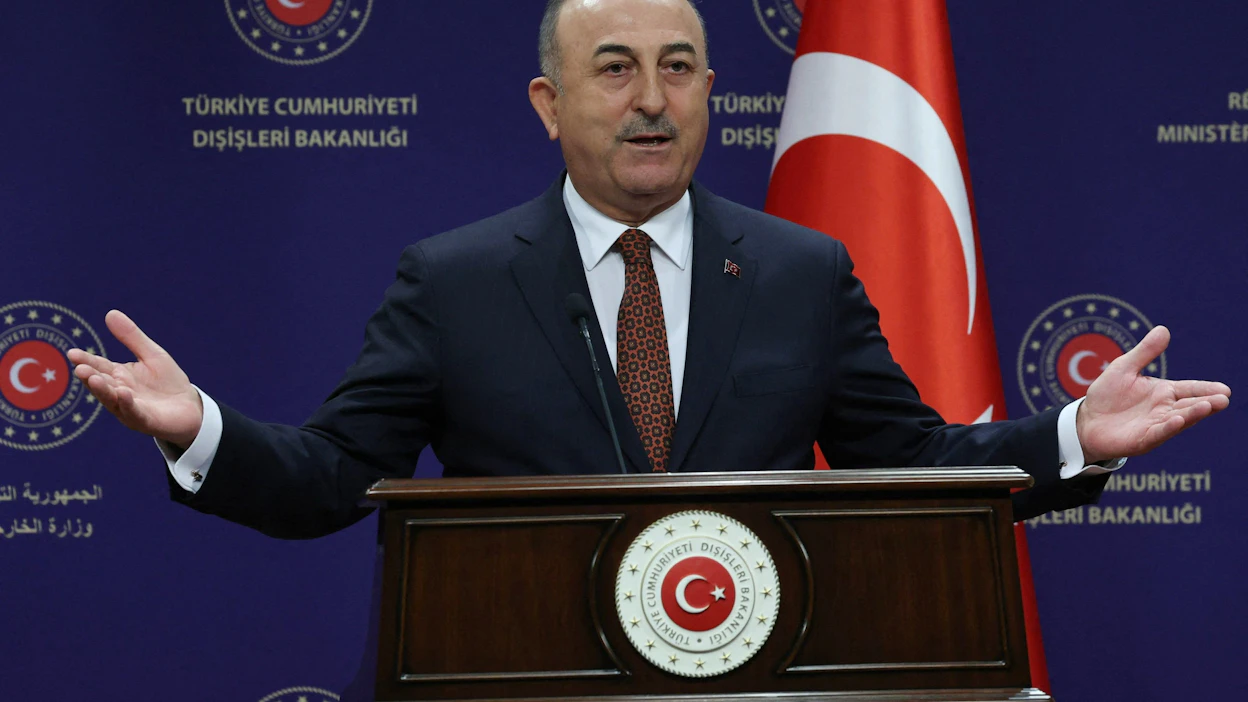 Turkin ulkoministerin Mevlüt Cavusoglun mukaan Turkki ei ole ainakaan tässä vaiheessa erottamassa toisistaan Suomen ja Ruotsin Nato-jäsenyyksien ratifiointeja. LEHTIKUVA / AFP.