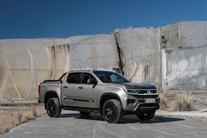 Uusi Amarok on edeltäjäänsä pidempi. Myös akseliväli on pidempi ja kahluusyvyys korkeampi. Amarok eroaa ulkoisesti Ford Rangerista keulan ja kylkien muotoilun sekä valojen osalta. Suomessa on tarjolla ainoastaan neliovinen DoubleCab-versio.