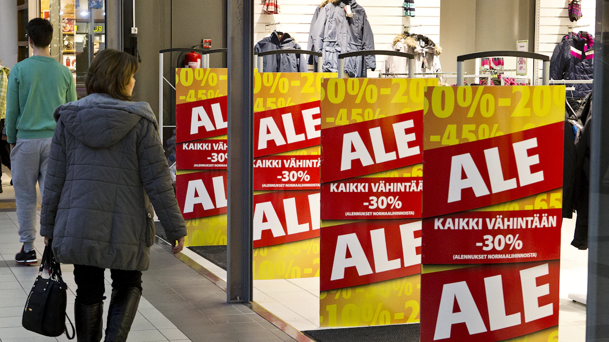 Globaalisti vaate- ja tekstiiliteollisuus on valtava ympäristöongelma jo pelkästään ilmastopäästöjensä vuoksi. Kuvituskuva.