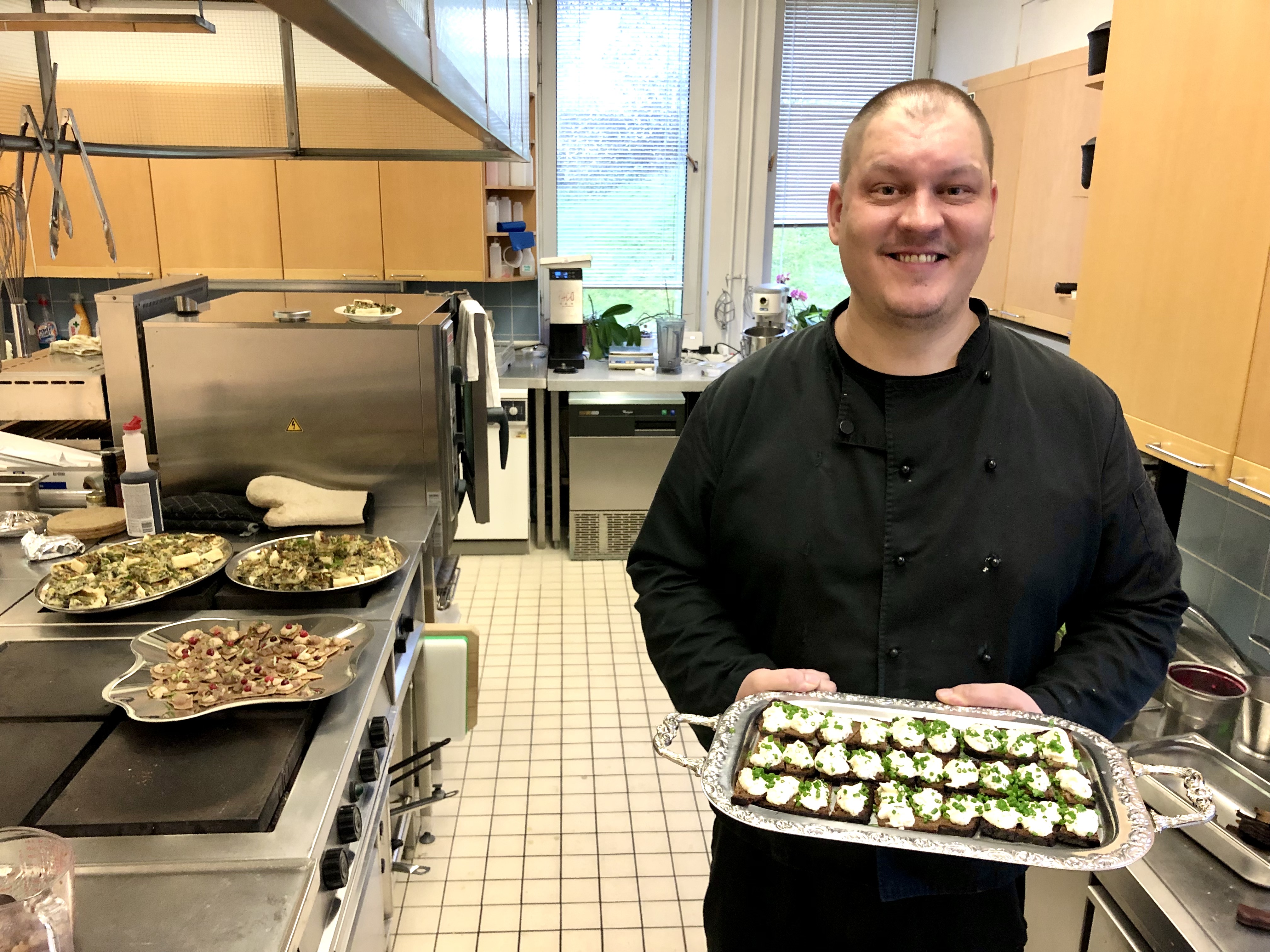 Jarno Hämäläinen vastaa Suomi-kuvasta keittiön kautta.