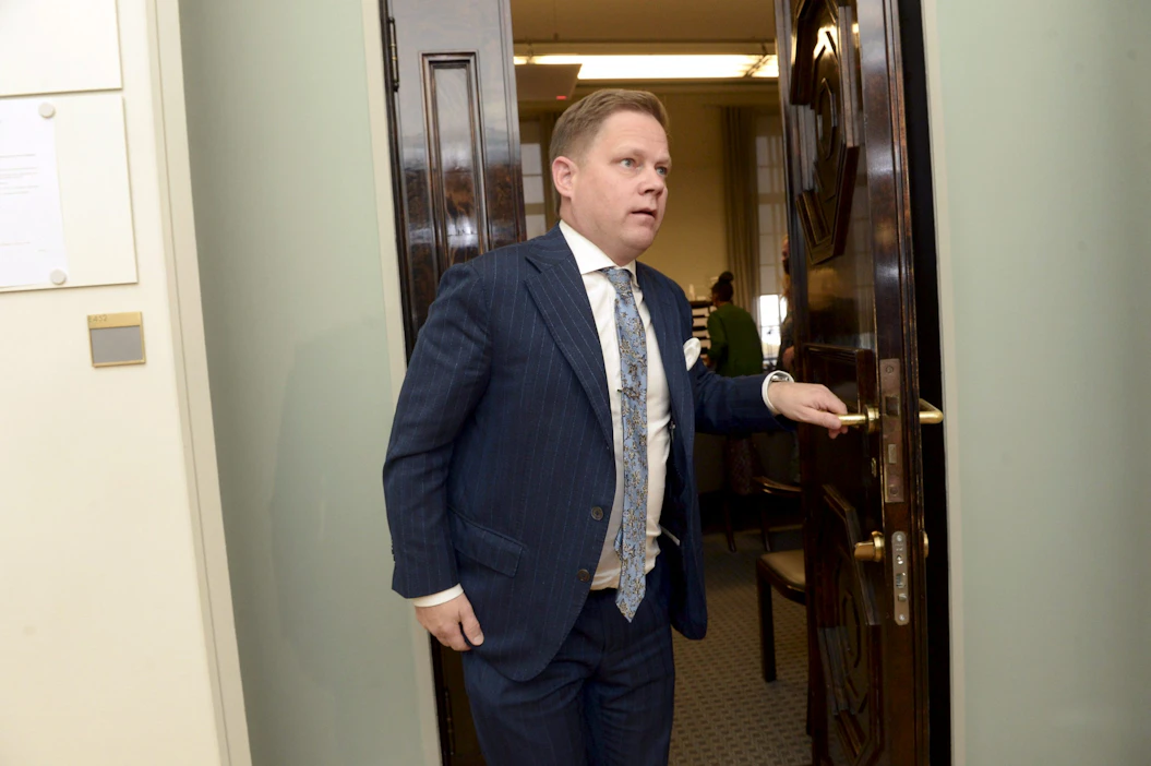 Muun muassa sosiaali- ja terveysvaliokunnan puheenjohtaja Markus Lohi (kesk.) on tänään kertonut hallituspuolueiden välille löytyneen sovun potilasturvallisuuslaista. LEHTIKUVA/ Mikko Stig.