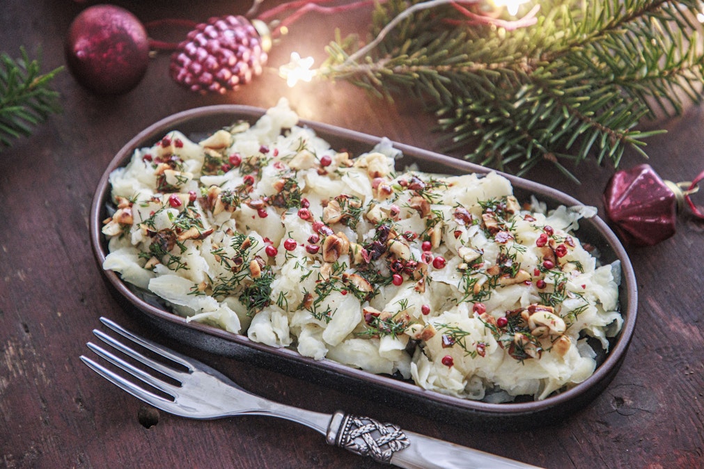 Juurisellerin mehevään makuun sopivat hyvin tilli, pähkinät ja rosépippurit.