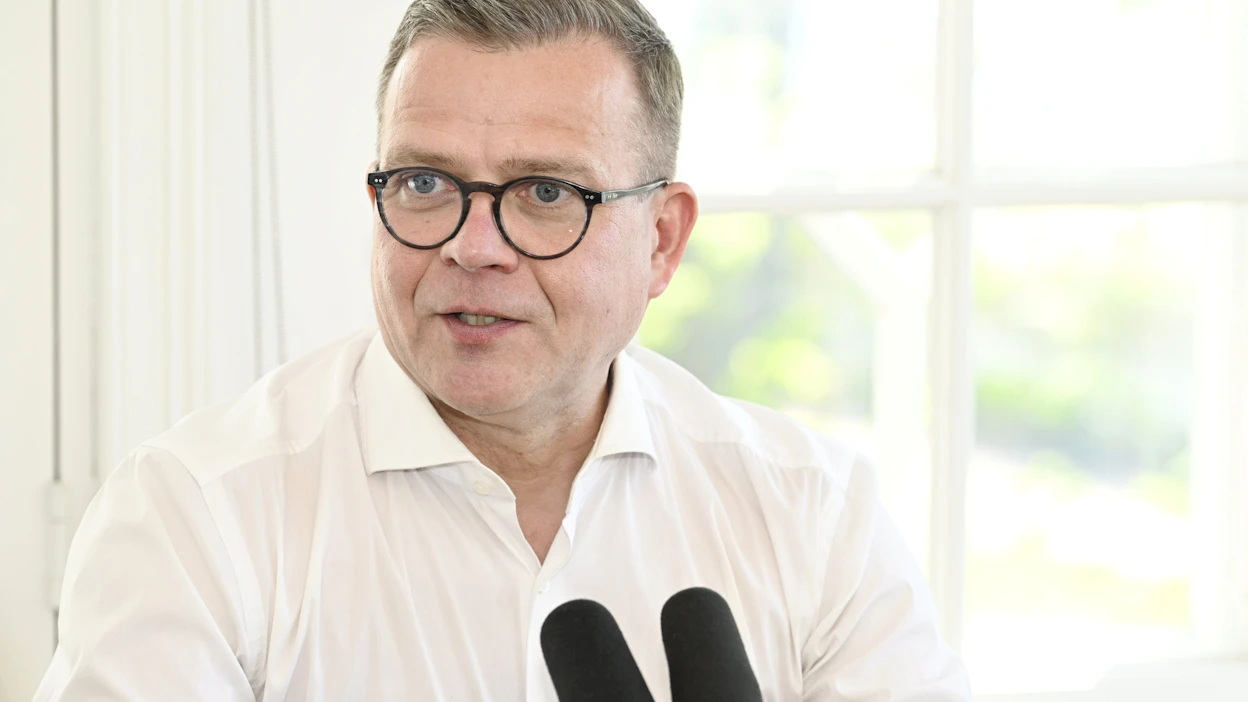 Pääministeri Petteri Orpo (kok.) virka-asunnollaan Kesärannassa Helsingissä tänään. LEHTIKUVA / HEIKKI SAUKKOMAA.