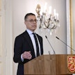 Presidentti Alexander Stubb tiedotustilaisuudessa Presidentinlinnassa. Stubb tapasi perjantaina eduskuntapuolueiden puheenjohtajat. MARKKU ULANDER / LEHTIKUVA.