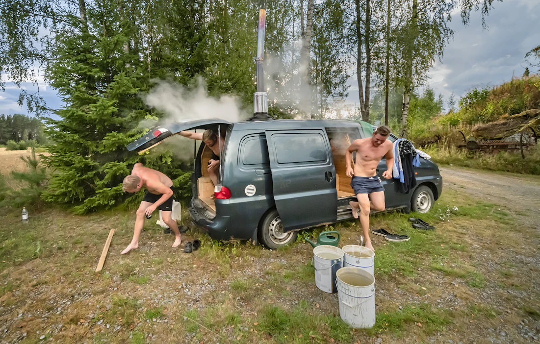 Tämän tavallista spesiaalimman saunan löylyistä nautitaan pääasiassa juhlapyhinä, etenkin juhannuksena ja uutena vuotena.