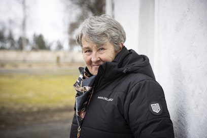 Kyra Kyrklund jakaa aikansa kiireisen kouluratsastusmaailman ja oman tilan rauhan välillä. Hän on osallistunut vuodesta 1980 lähtien kaikkiin olympialaisiin joko ratsastajana tai valmentajana.